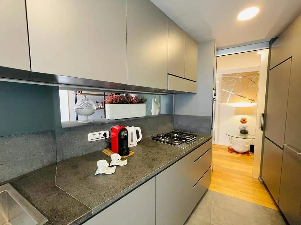 Alessi Design Suite Tra Centro E Mare Palermo 0*,
